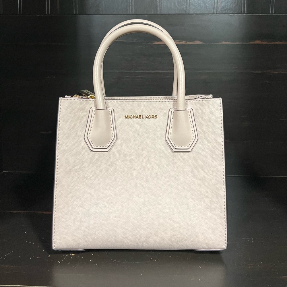 Micheal Kors Mercer Medium Pebbled Leather Crossbody Bag in Powder Blush